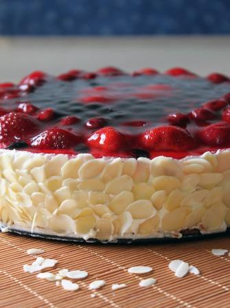Плодова торта с лек ванилов крем 